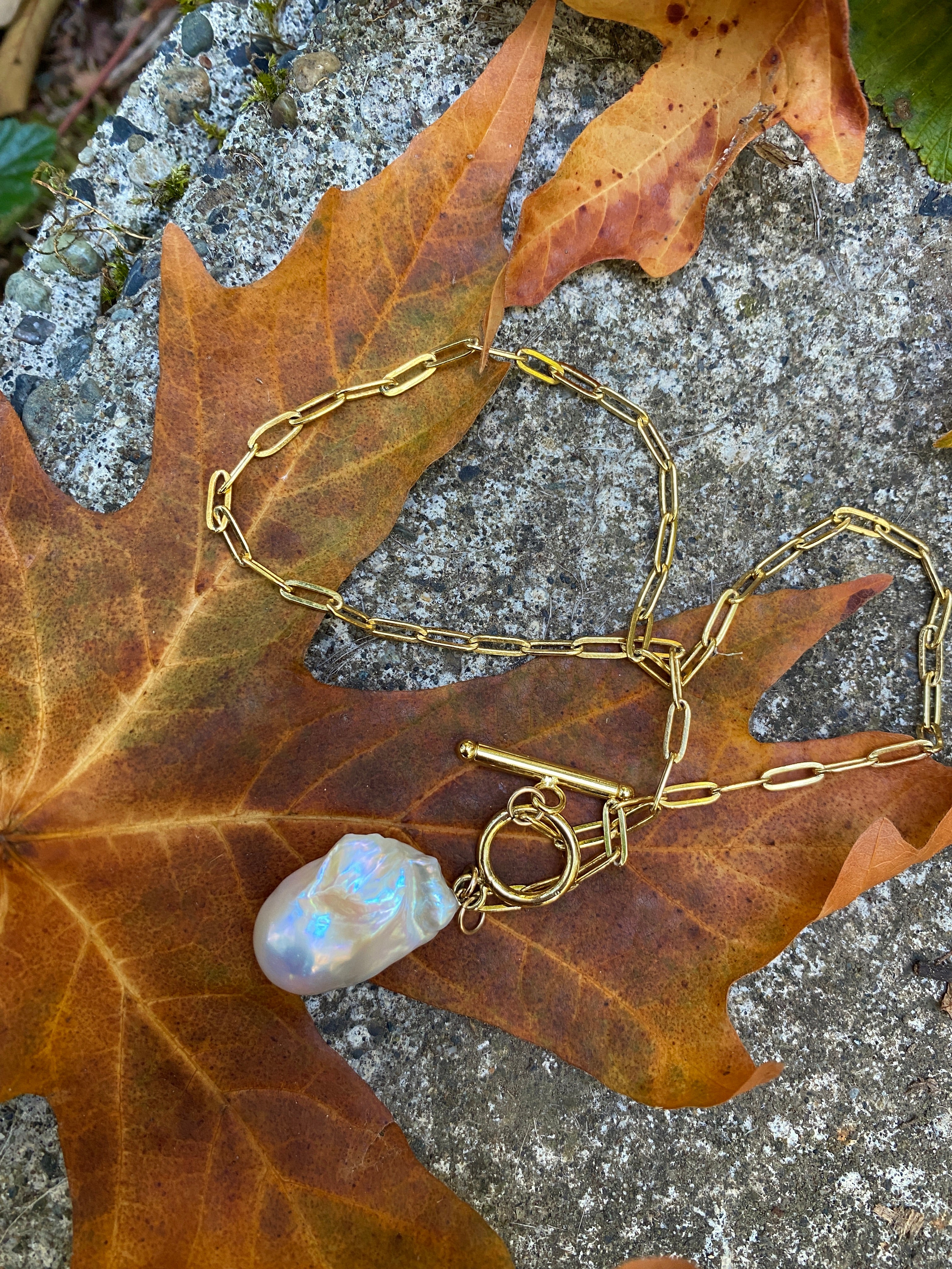 Baroque Pearl Cedar Toggle Chain Necklace