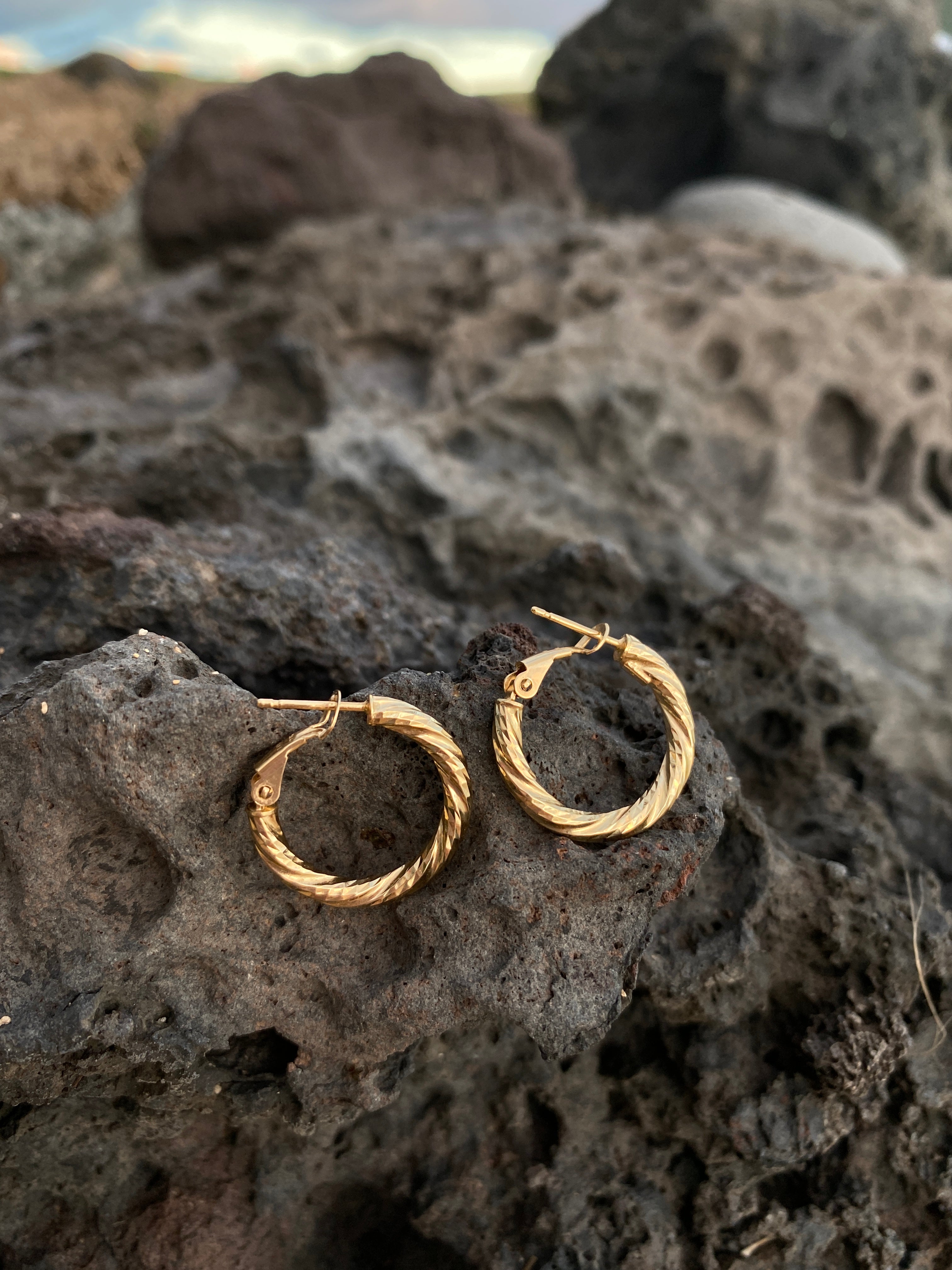 Twist Solid 14kt Gold Hoops