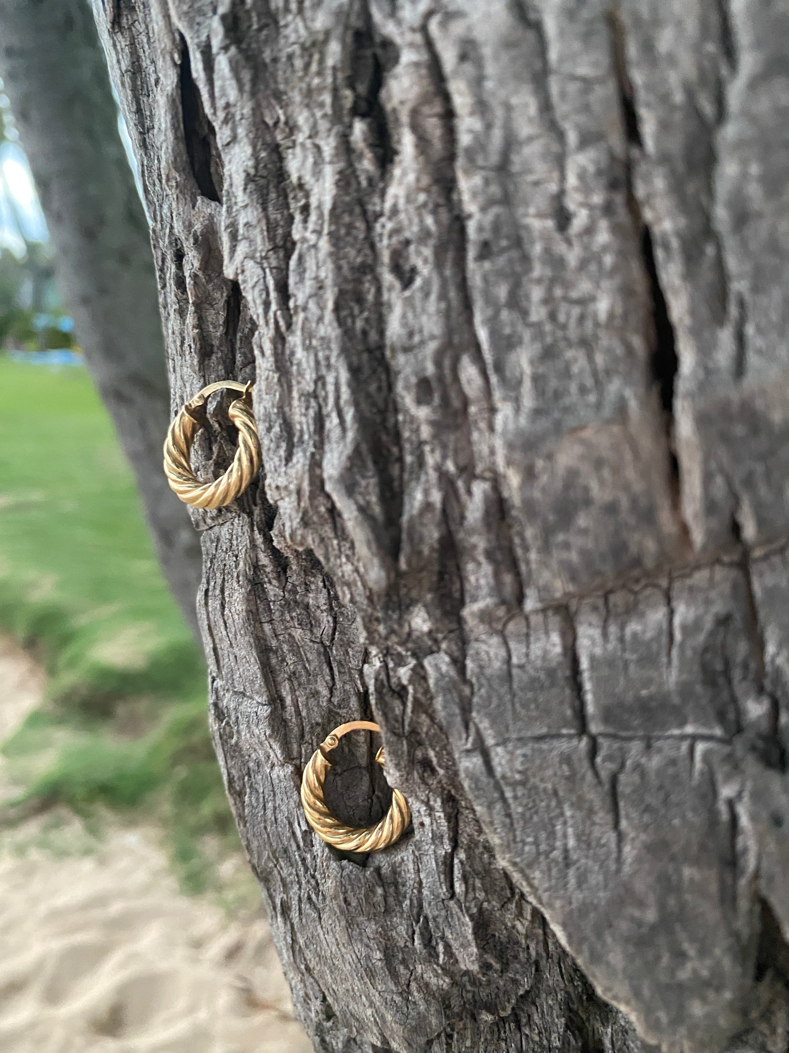 Twist Solid 14kt Gold Hoops