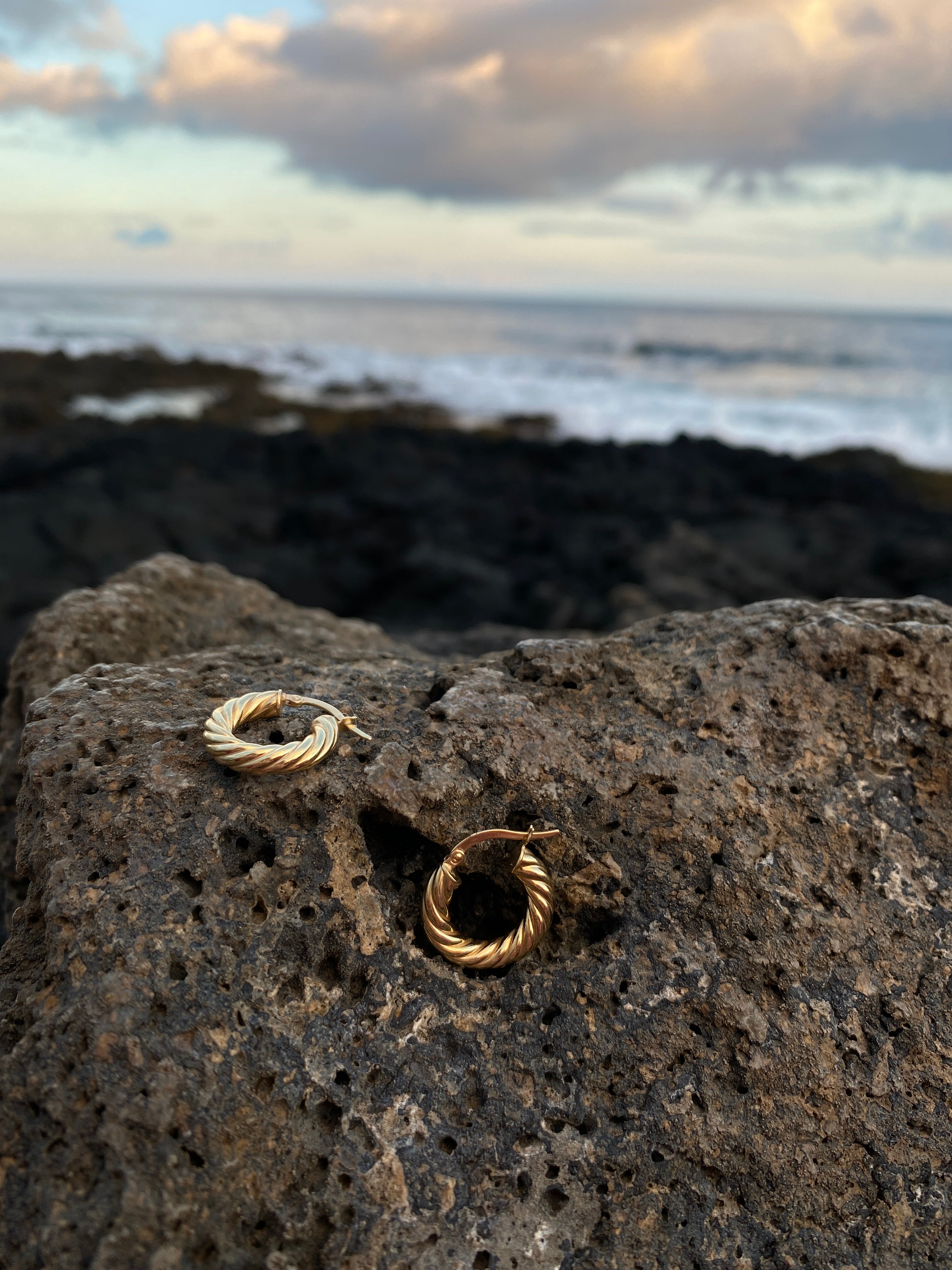 Twist Solid 14kt Gold Hoops