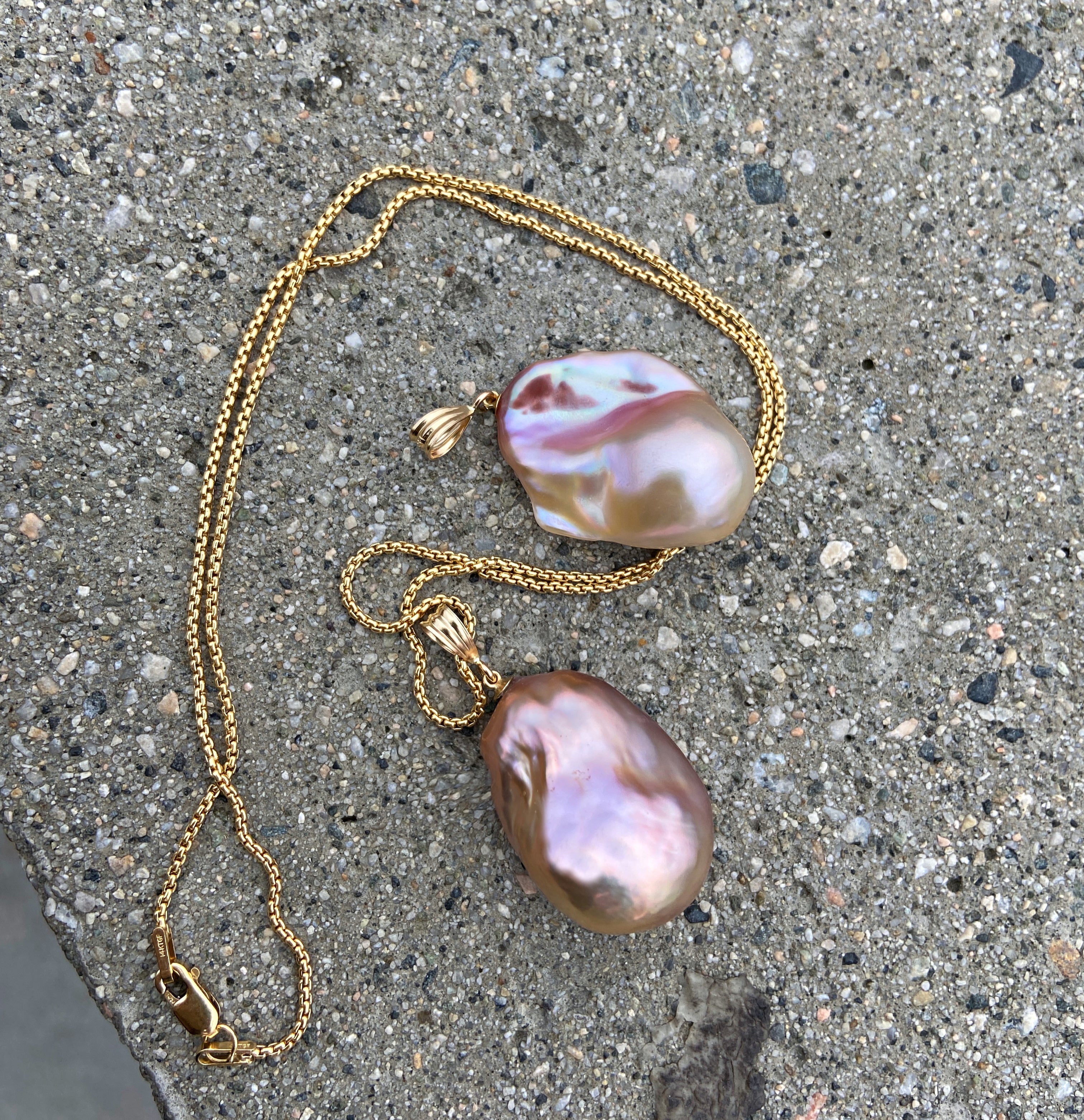 Orchidée Royale Baroque 14kt Gold Pendant