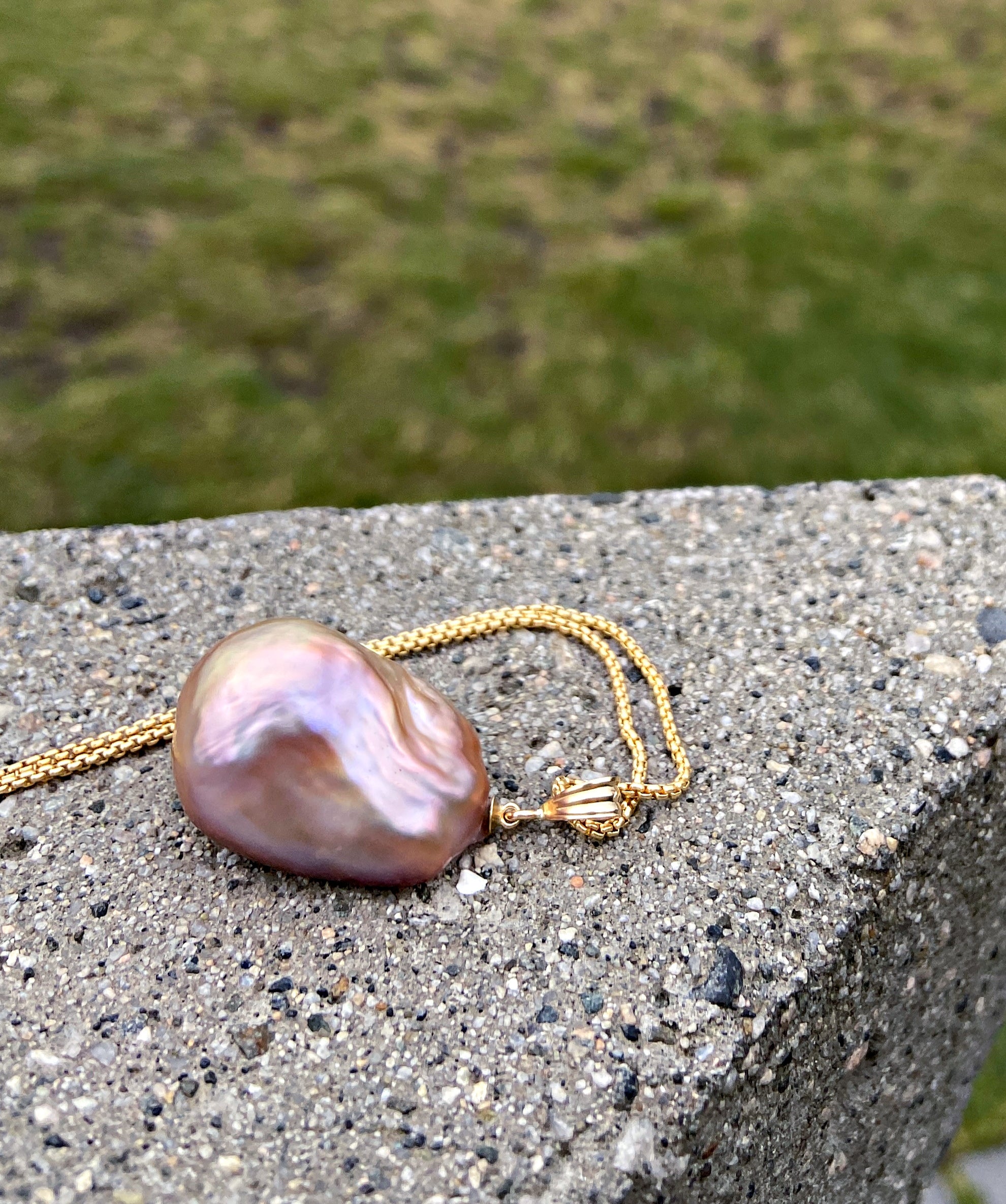 Orchidée Royale Baroque 14kt Gold Pendant