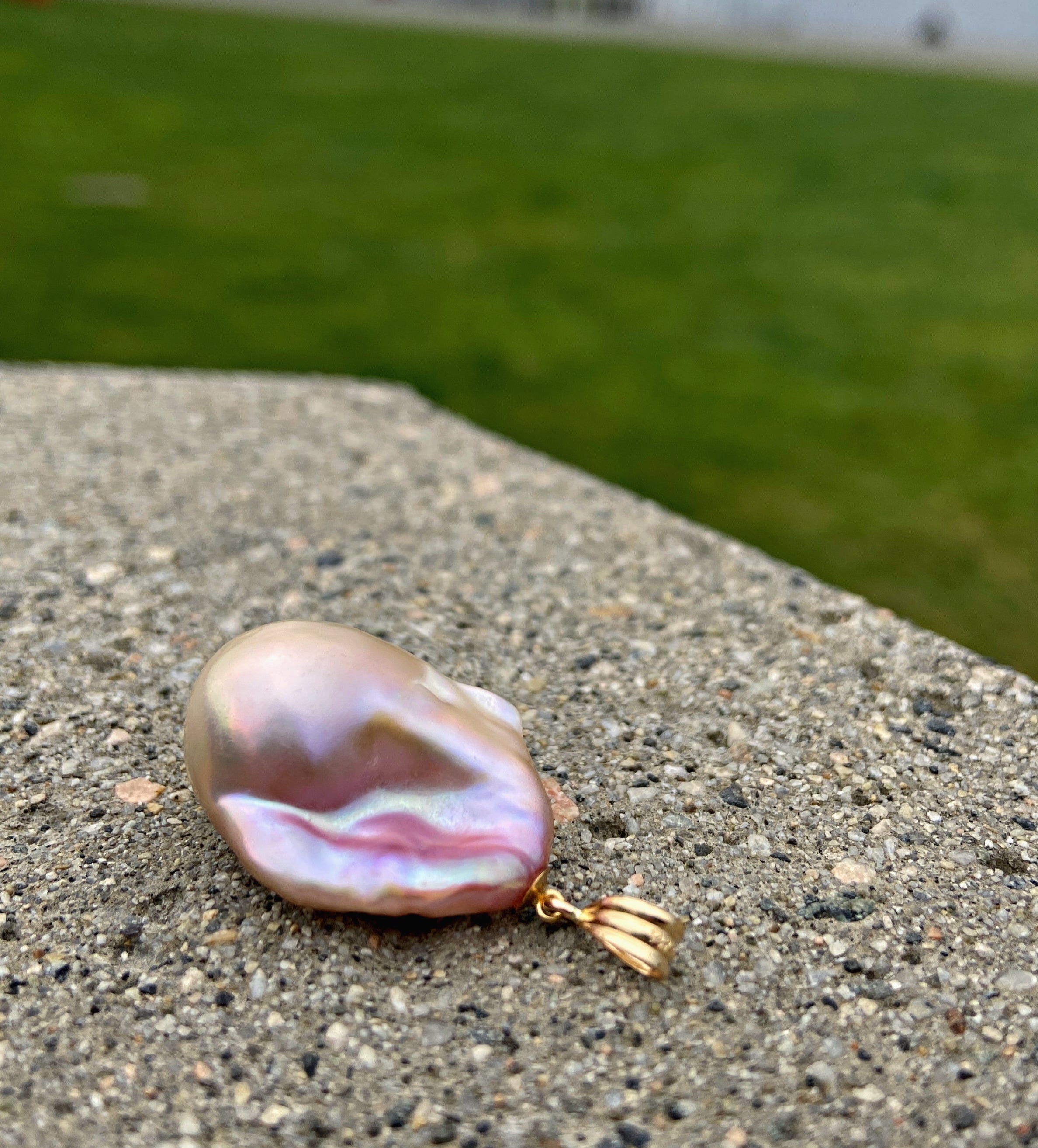 Orchidée Royale Baroque 14kt Gold Pendant