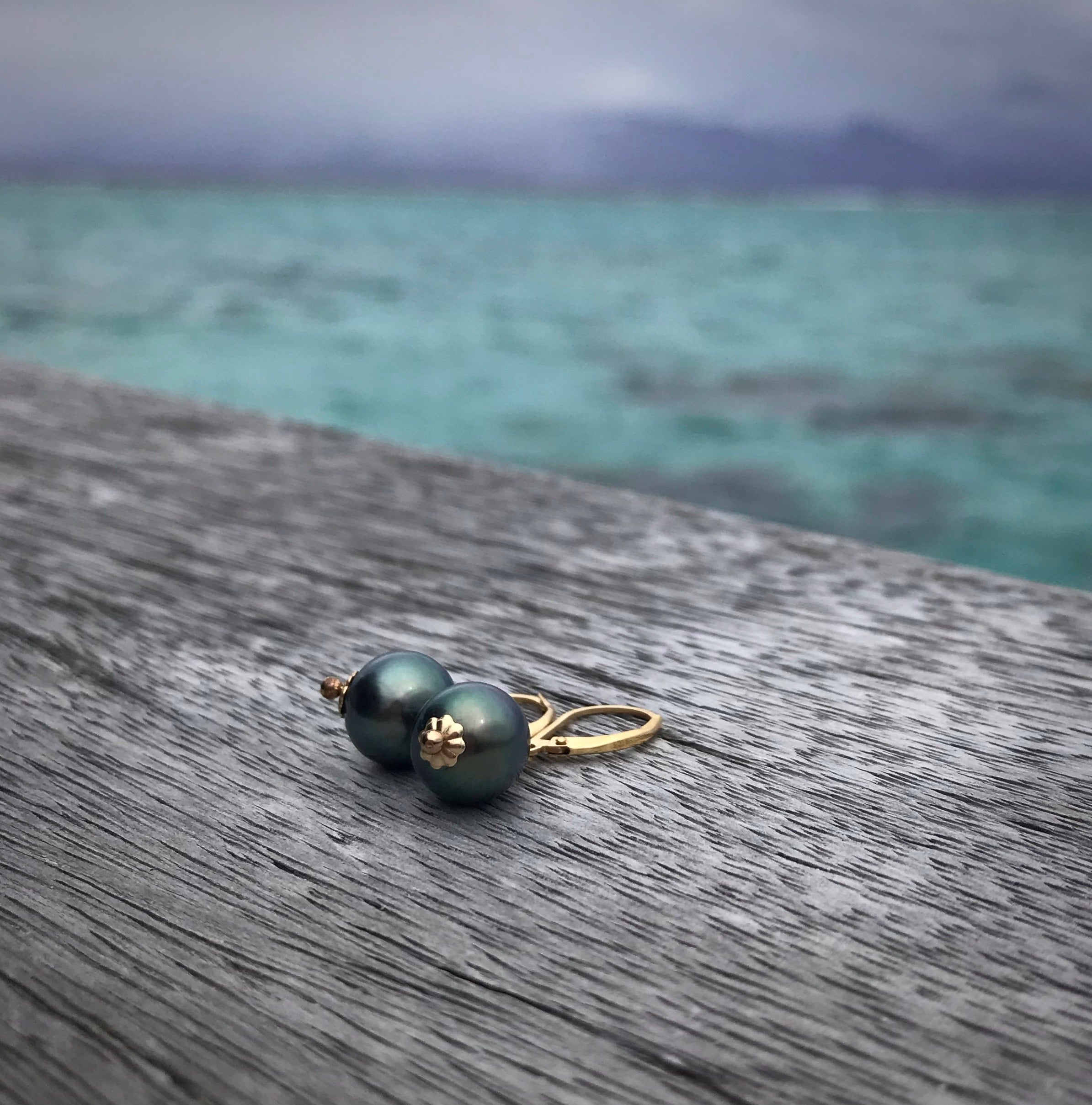 Tahitian Pearl Pendent Earrings