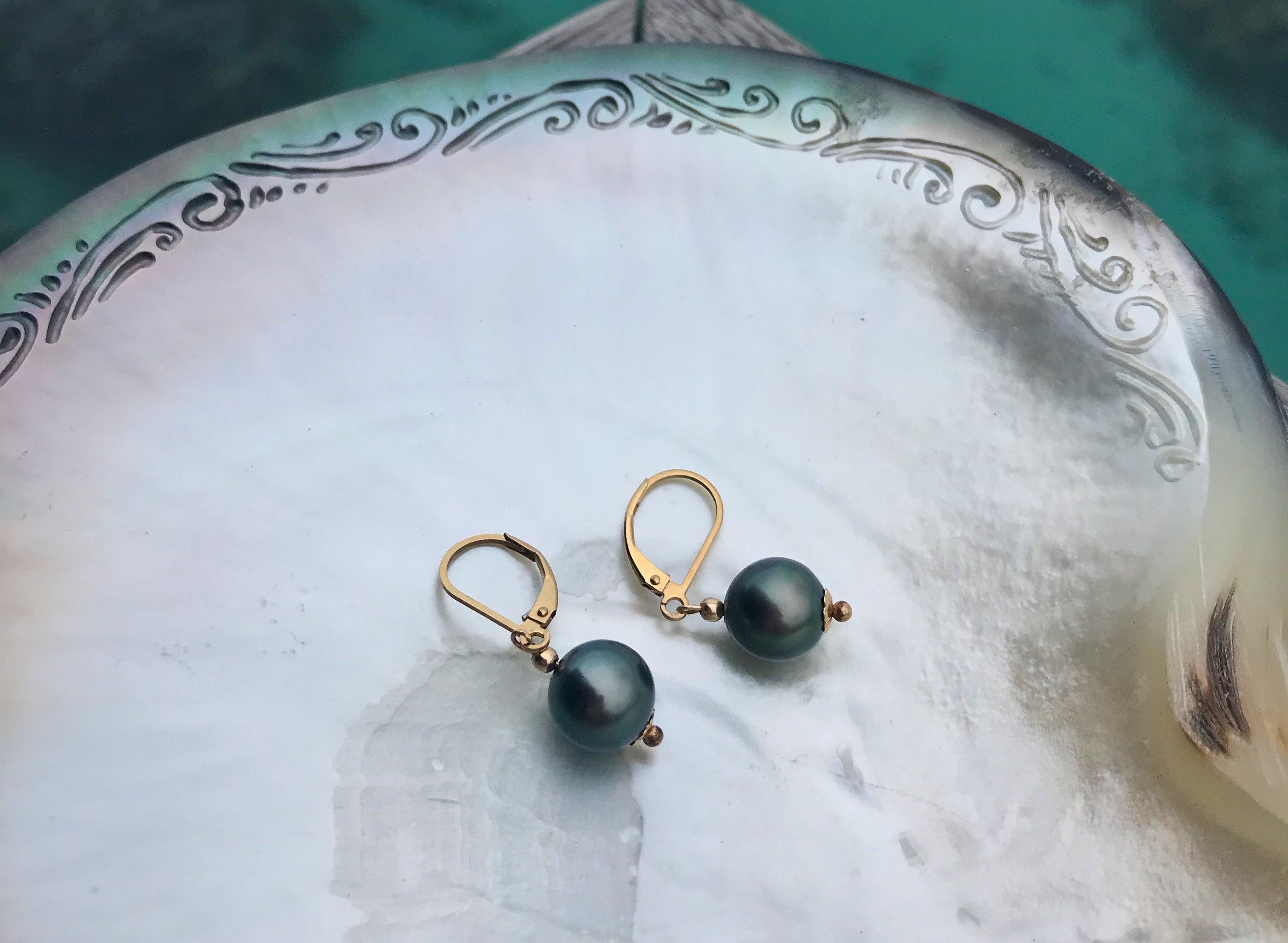 Tahitian Pearl Pendent Earrings